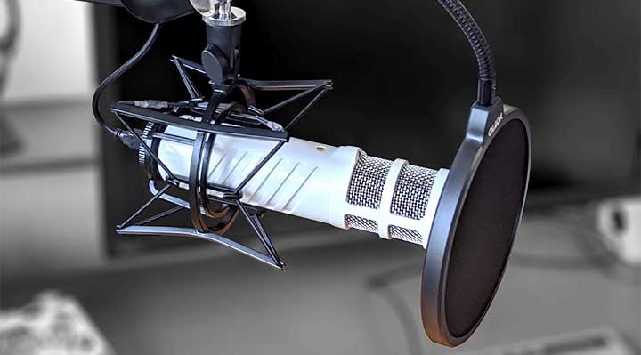 RØDE Podcaster microphone with an extra pop filter used together with the built-in one